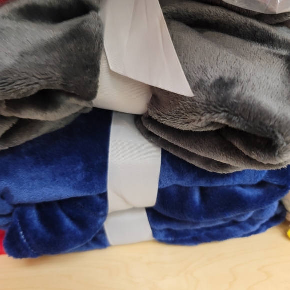 Baby blanket grey color plush velvet soft and warm - Picture 4 of 4